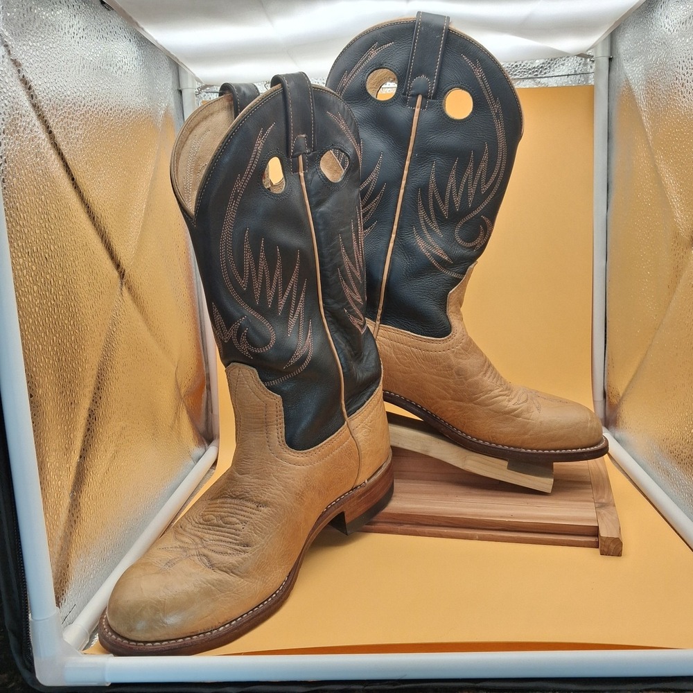 The Canada West Brahma Cowboys Boots two-tone leather size: 7